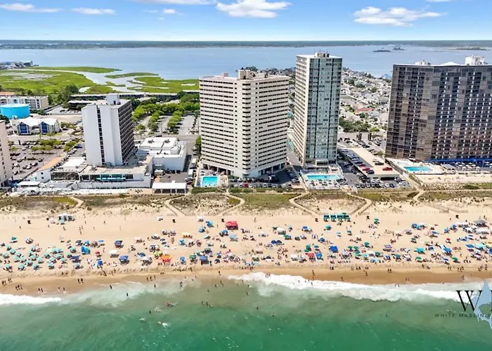 Beachfront 2-bedroom At Atlantis Building, Ocean Ocean Views & Pool Access *