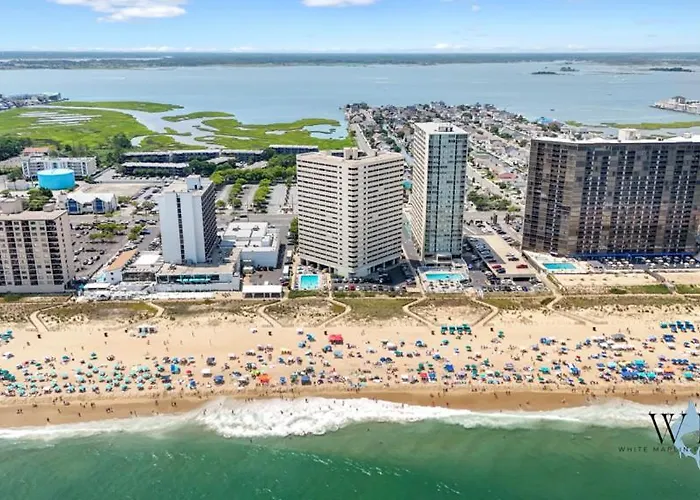 Beachfront 2-bedroom At Atlantis Building, Ocean Ocean Views & Pool Access
