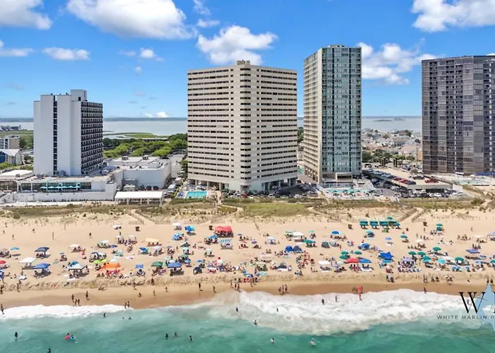 Beachfront 2-bedroom At Atlantis Building, Ocean Ocean Views & Pool Access Holiday home *