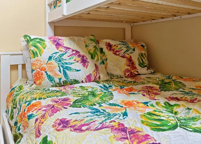 Holiday home Beachfront 2-bedroom At Atlantis Building, Ocean Ocean Views & Pool Access