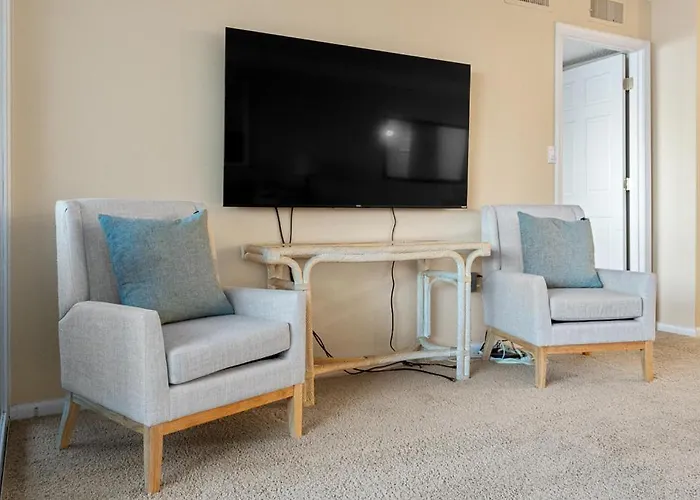 Beachfront 2-bedroom At Atlantis Building, Ocean Ocean Views & Pool Access
