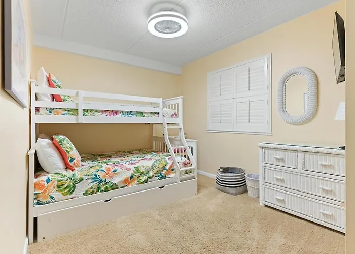 Beachfront 2-bedroom At Atlantis Building, Ocean Ocean Views & Pool Access Holiday home *