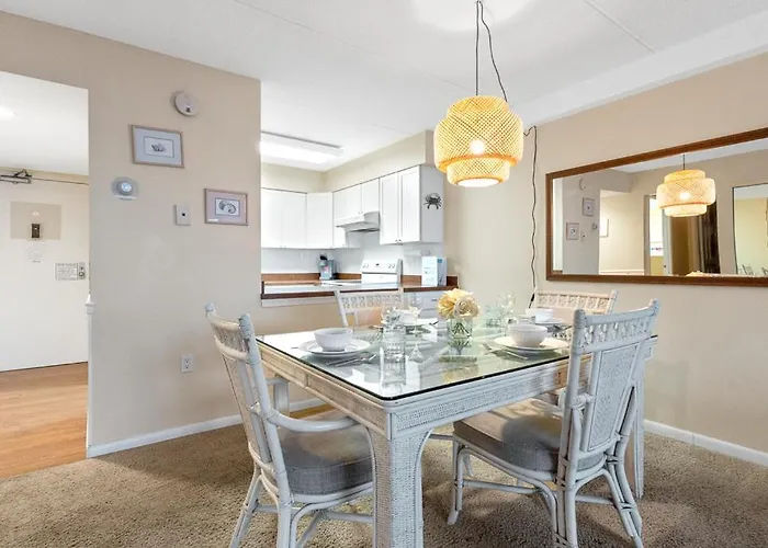 Beachfront 2-bedroom At Atlantis Building, Ocean Ocean Views & Pool Access Holiday home *