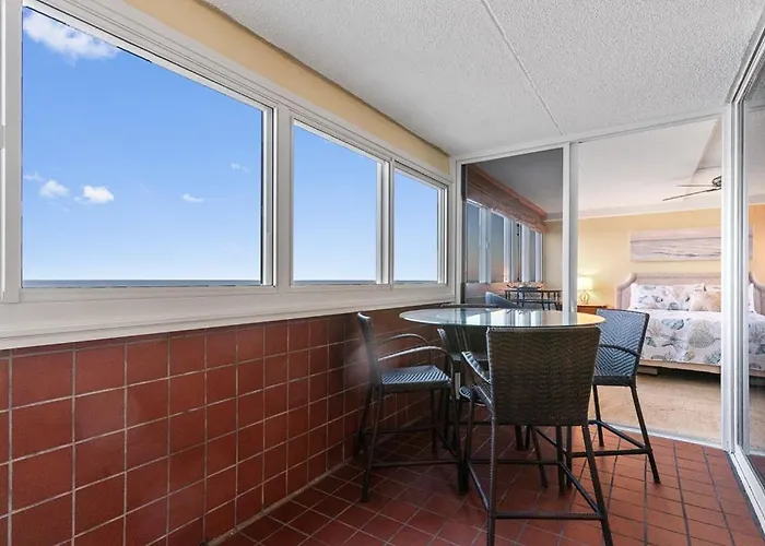 Beachfront 2-bedroom At Atlantis Building, Ocean Ocean Views & Pool Access *