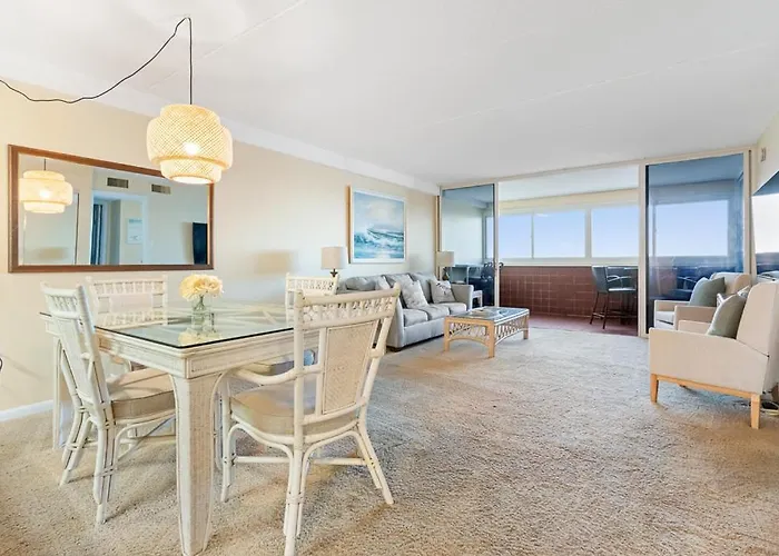 Beachfront 2-bedroom At Atlantis Building, Ocean Ocean Views & Pool Access Holiday home *