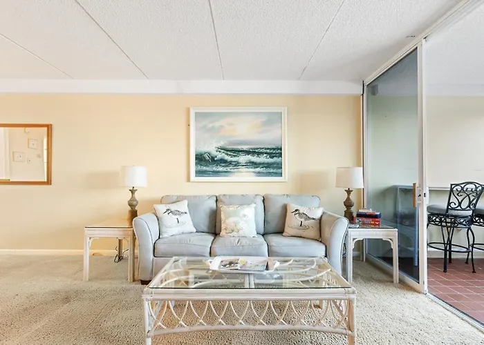 Beachfront 2-bedroom At Atlantis Building, Ocean Ocean Views & Pool Access Holiday home