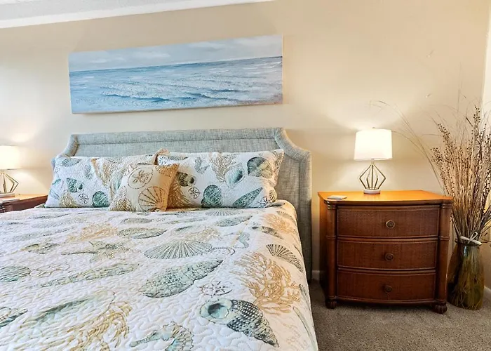 Holiday home Beachfront 2-bedroom At Atlantis Building, Ocean Ocean Views & Pool Access