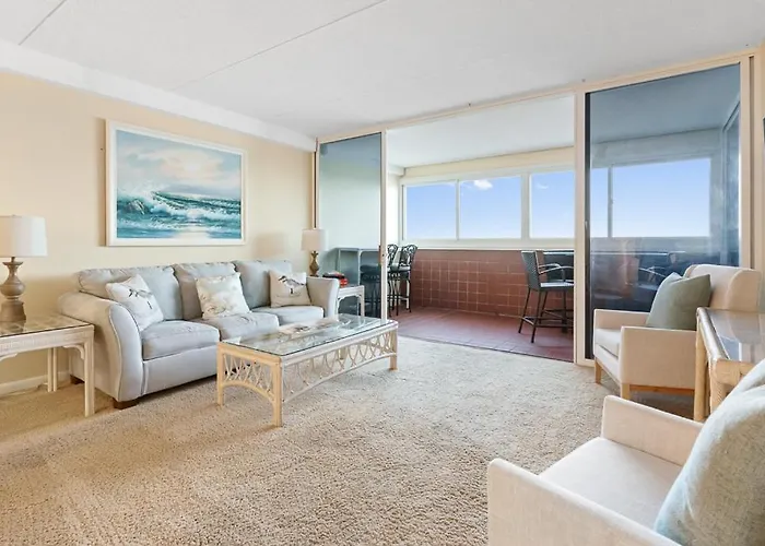 Beachfront 2-bedroom At Atlantis Building, Ocean Ocean Views & Pool Access Holiday home *