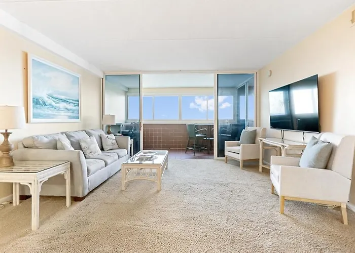 Beachfront 2-bedroom At Atlantis Building, Ocean Ocean Views & Pool Access *